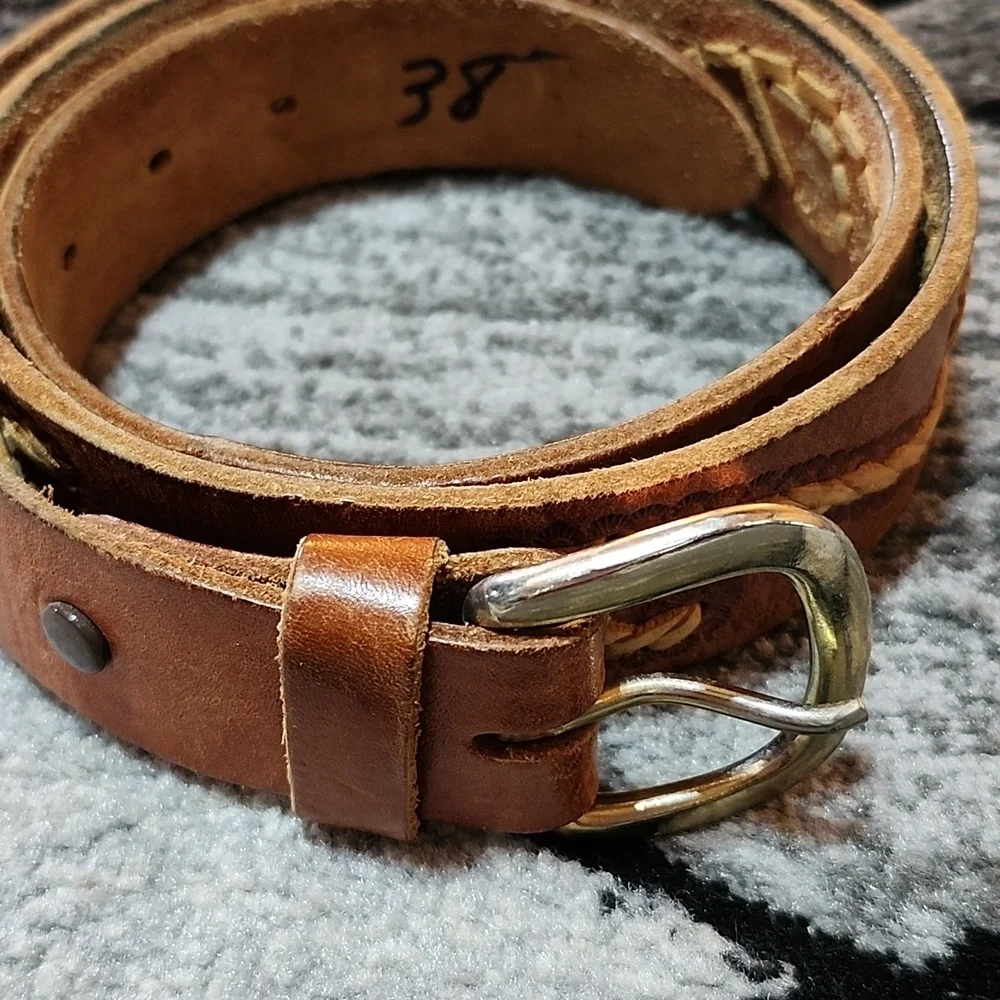VINTAGE LEATHER HANDTOOLED BRAIDED-RASIED INLAY INTERCHANGEABLE WESTERN BELT
